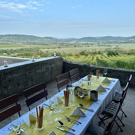 Bakos Pinceszet Csobanc Bastya Es Borterasz Gyulakeszi