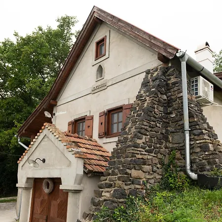 Bakos Pinceszet Csobanc Bastya Es Borterasz * Gyulakeszi