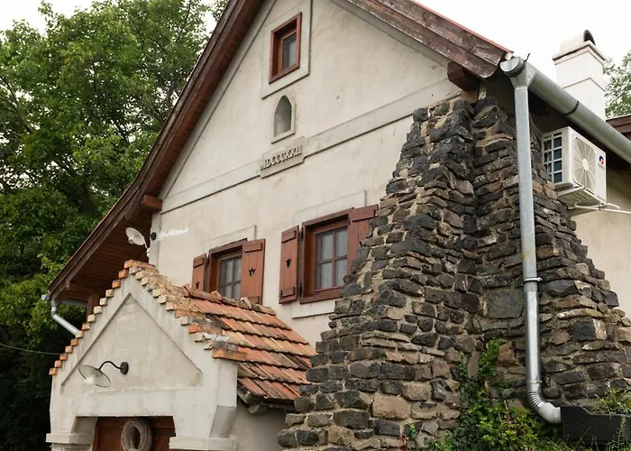 Bakos Pinceszet Csobanc Bastya Es Borterasz * Gyulakeszi